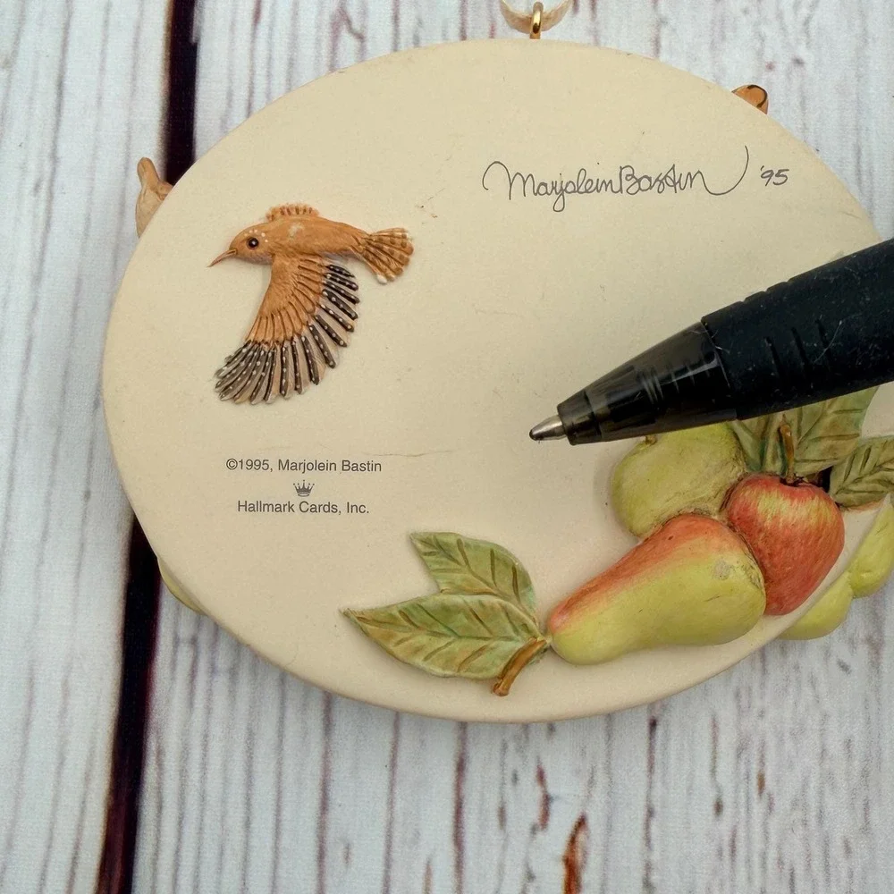 Vintage 1995 Hallmark Marjolein Bastin Nature Basket Bird Ornament with‎ Box
